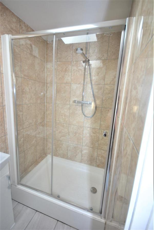 London Deluxe 6 Bedroom House Dagenham Exterior foto