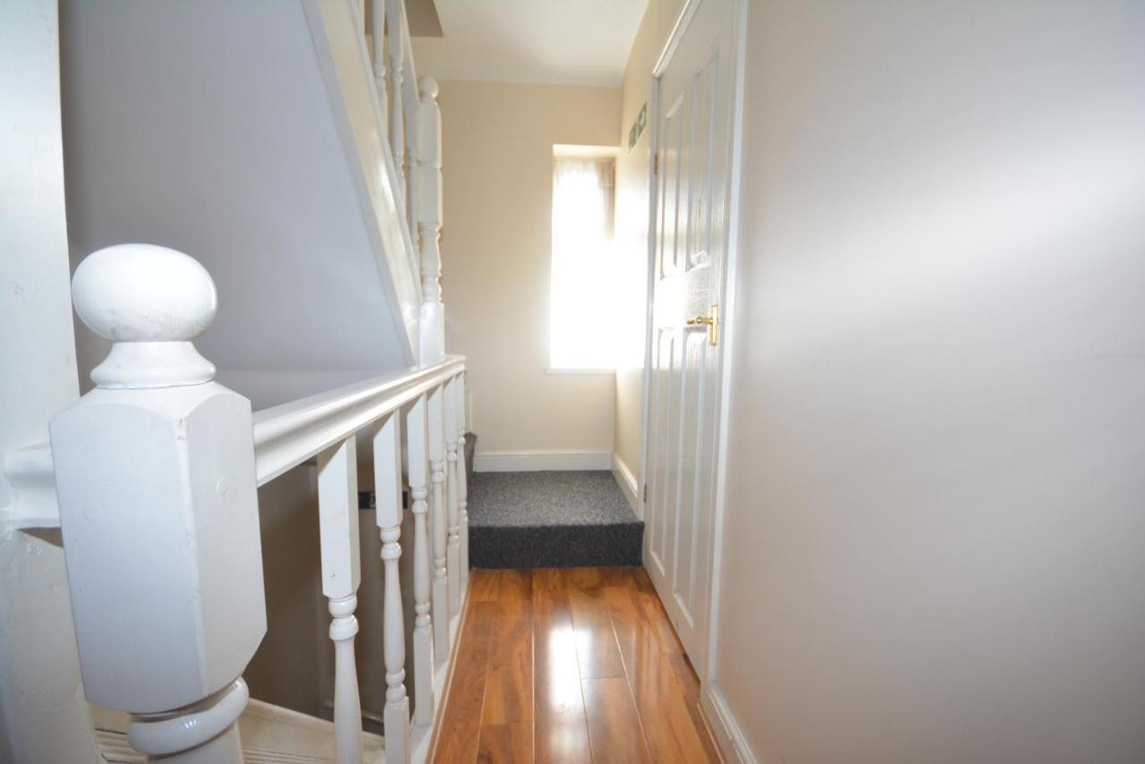 London Deluxe 6 Bedroom House Dagenham Exterior foto